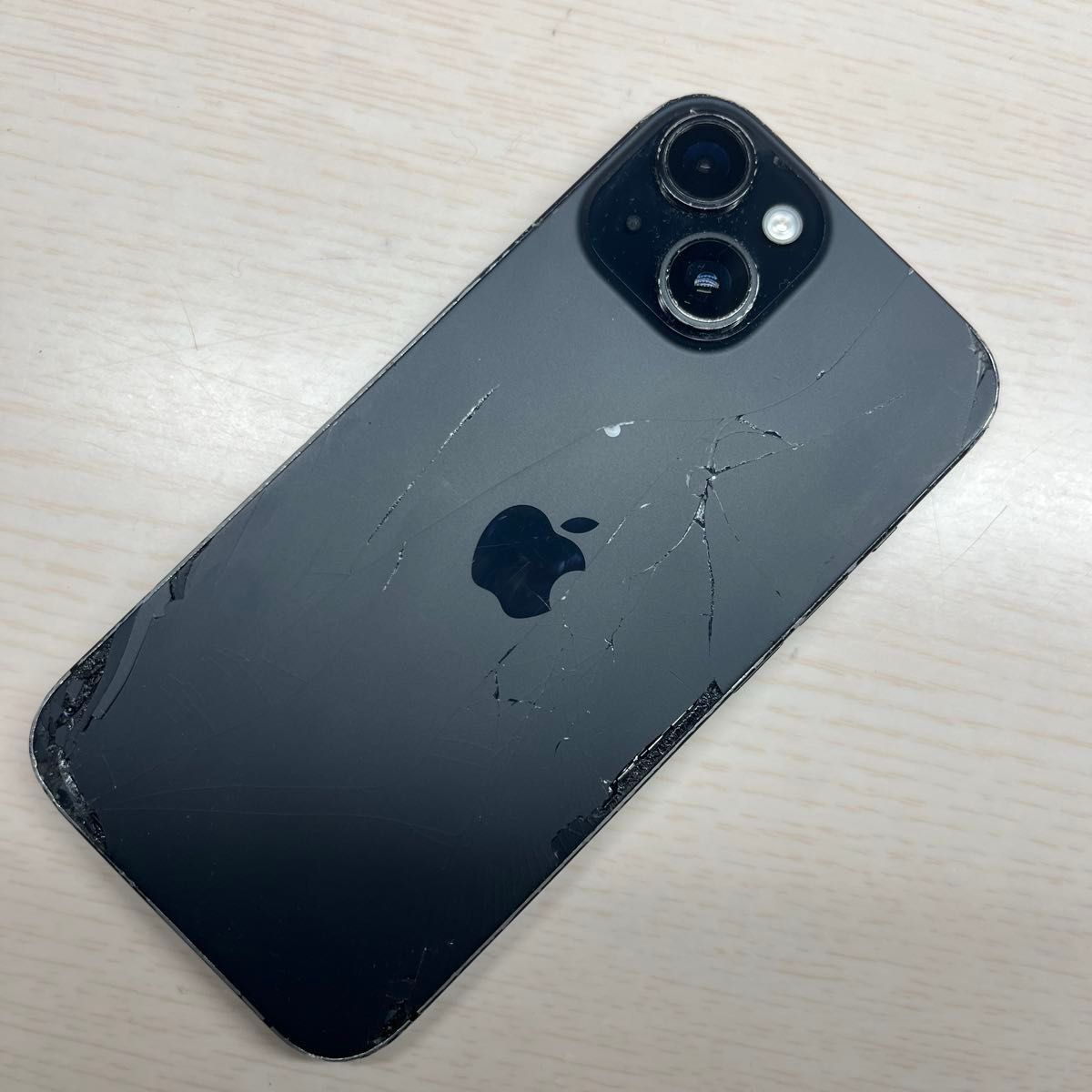 iPhone15 128GB SIMフリー バッテリー最大容量88% 背面割れあり iPhone15 128GB SIMフリー バッテリー最大容量88% 背面割れあり