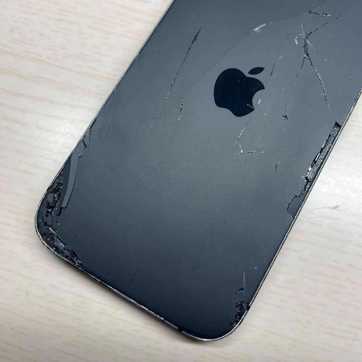 iPhone15 128GB SIMフリー バッテリー最大容量88% 背面割れあり iPhone15 128GB SIMフリー バッテリー最大容量88% 背面割れあり