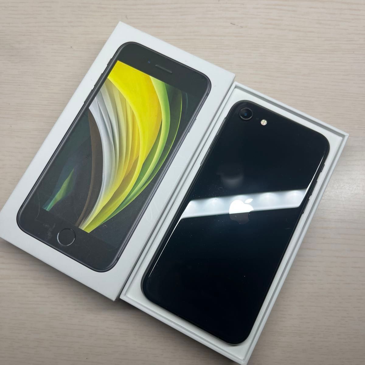 iPhoneSE2 se 第2世代 64GB SIMフリー 画面割れあり ホーム iPhoneSE2 se 第2世代 64GB SIMフリー 画面割れあり ホーム