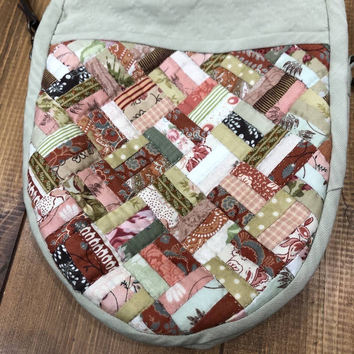 こうの早苗さんデザイン手作りショルダーバッグ グリーン系 バッグ かばん Used パッチワークキルト ハンドメイド こうの早苗 中古 Product Details Yahoo Auctions Japan Proxy Bidding And Shopping Service From Japan こうの早苗さんデザイン手作りショルダーバッグ グリーン系 バッグ かばん Used パッチワークキルト ハンドメイド こうの早苗 中古 Product Details Yahoo Auctions Japan Proxy Bidding And Shopping Service From Japan