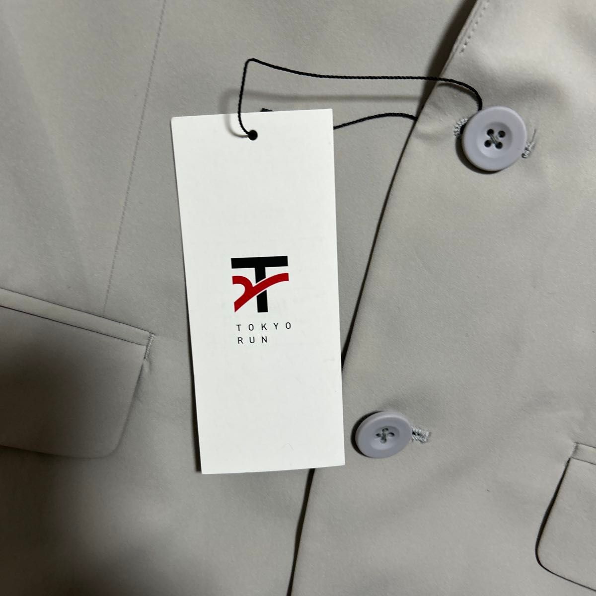 新品TOKYO RUNライトグレージャケットLサイズ未使用品タグ付き 新品TOKYO RUNライトグレージャケットLサイズ未使用品タグ付き