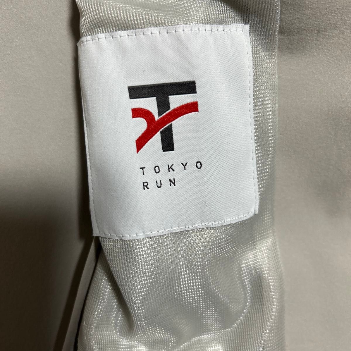 新品TOKYO RUNライトグレージャケットLサイズ未使用品タグ付き 新品TOKYO RUNライトグレージャケットLサイズ未使用品タグ付き
