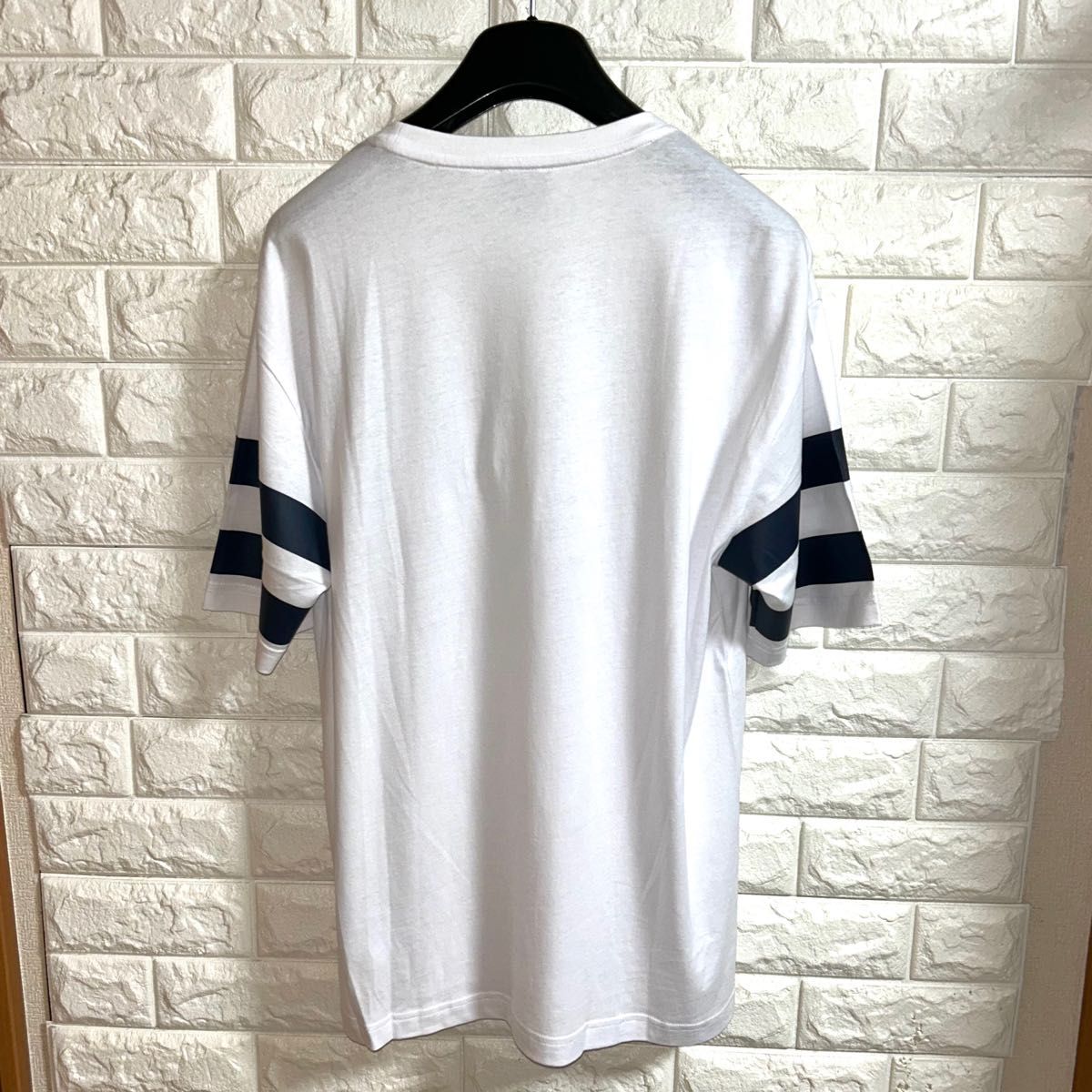 新品】 EMPORIO ARMANI EA7/オーバーサイジング デザインT 新品】 EMPORIO ARMANI EA7/オーバーサイジング デザインT