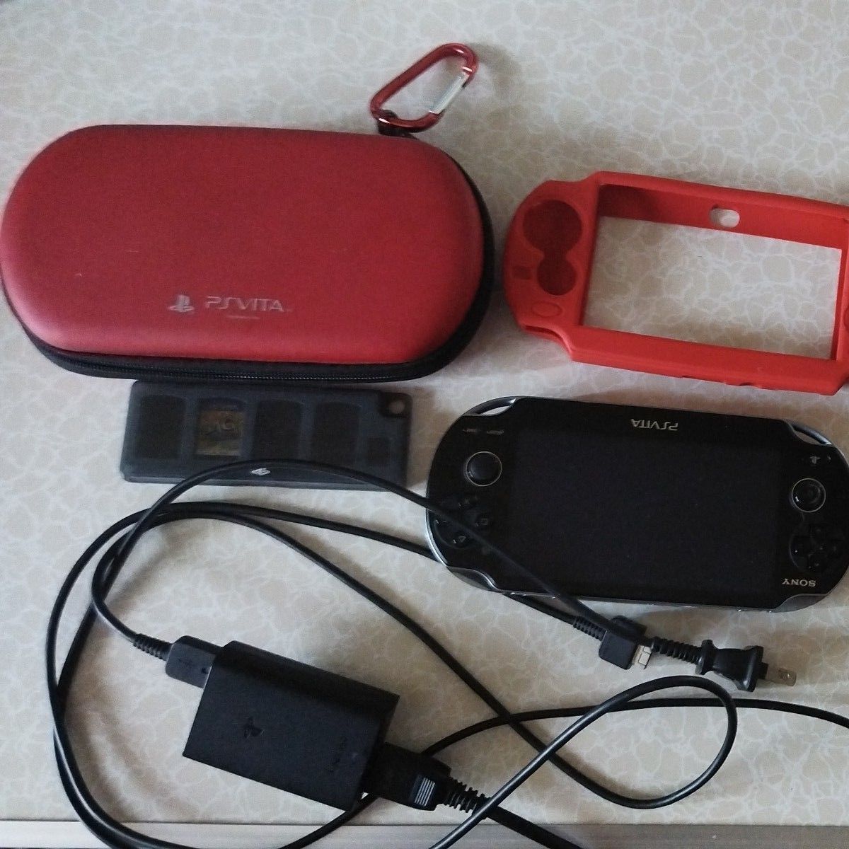 Ps vita pch-1000 8GB メモリカード 充電器 防護ケースセット Ps vita pch-1000 8GB メモリカード 充電器 防護ケースセット