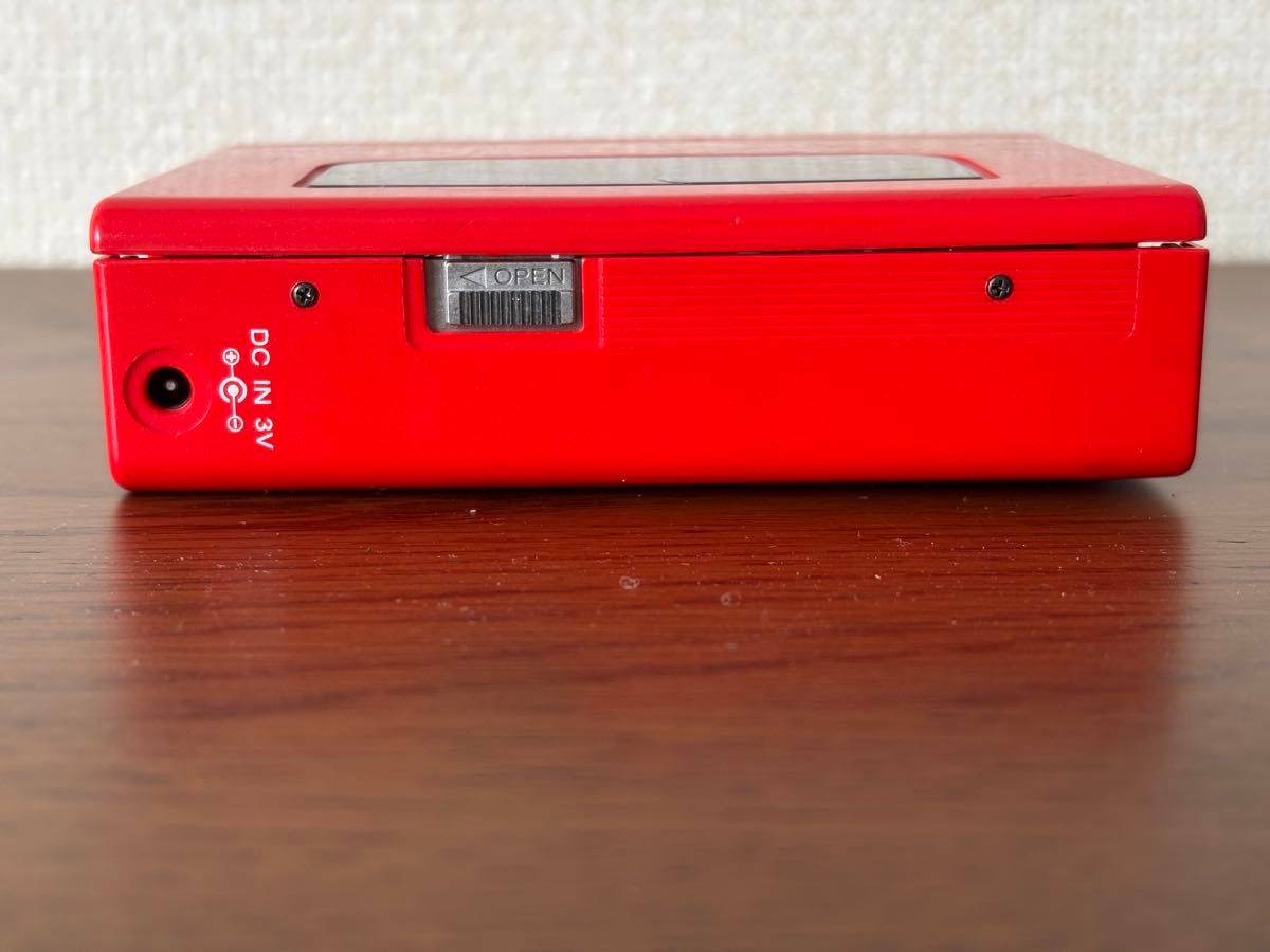 SONY WALKMAN WM-2 カセットウォークマン/希少 人気のレッド SONY WALKMAN WM-2 カセットウォークマン/希少 人気のレッド