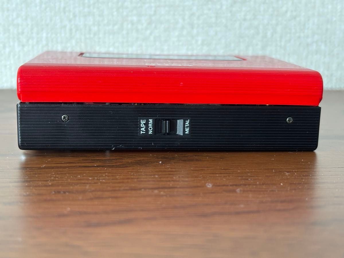 SONY WALKMAN WM-2 カセットウォークマン/希少 人気のレッド SONY WALKMAN WM-2 カセットウォークマン/希少 人気のレッド