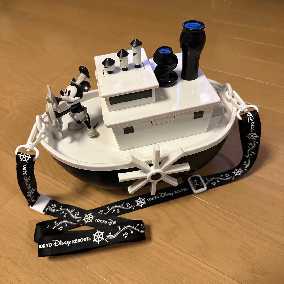 ミッキーぬいぐるみバッジとポップコーンバケット 蒸気船
