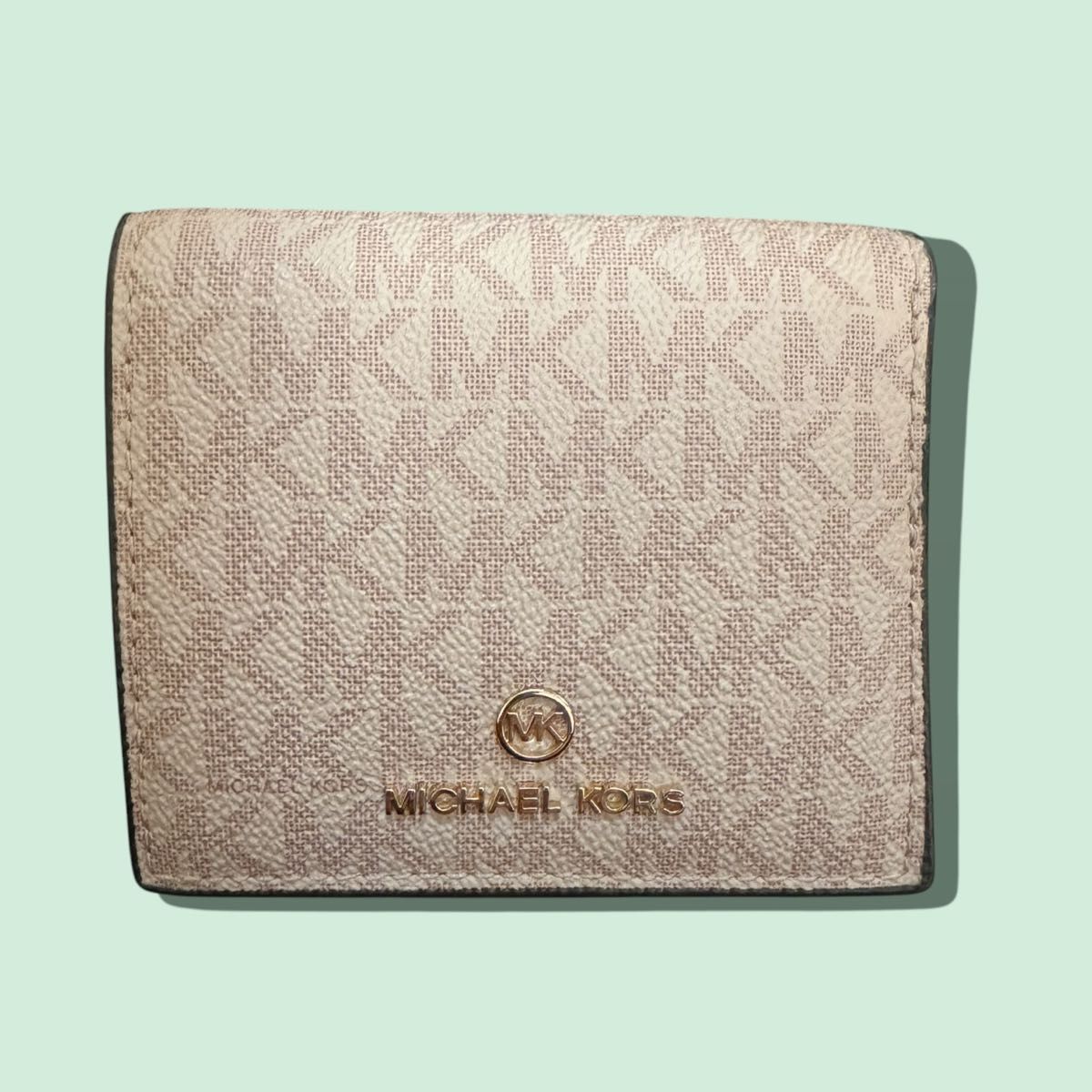 美品 MICHAEL KORS 二つ折り財布 ピンクベージュ 財布 美品 MICHAEL KORS 二つ折り財布 ピンクベージュ 財布