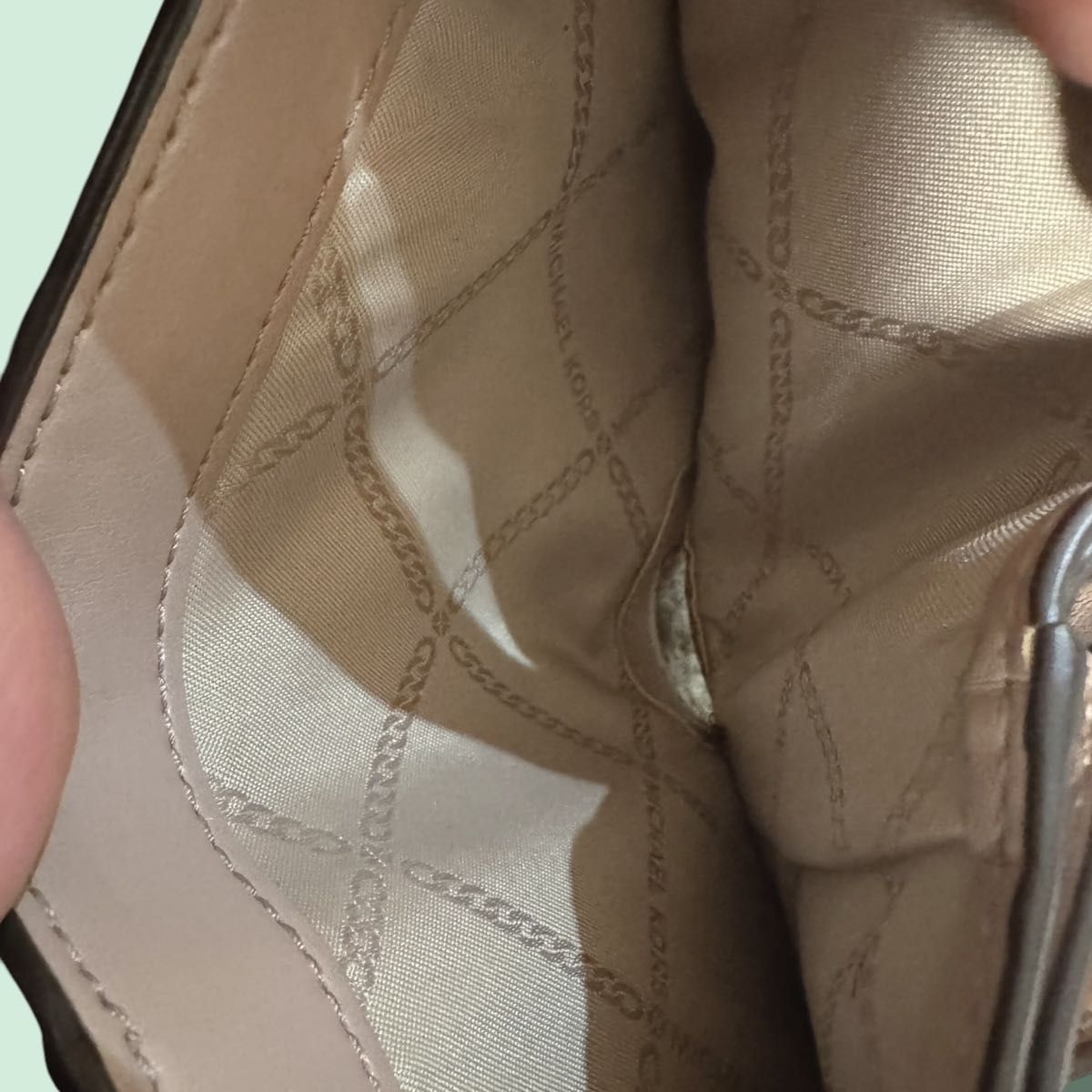 美品 MICHAEL KORS 二つ折り財布 ピンクベージュ 財布 美品 MICHAEL KORS 二つ折り財布 ピンクベージュ 財布
