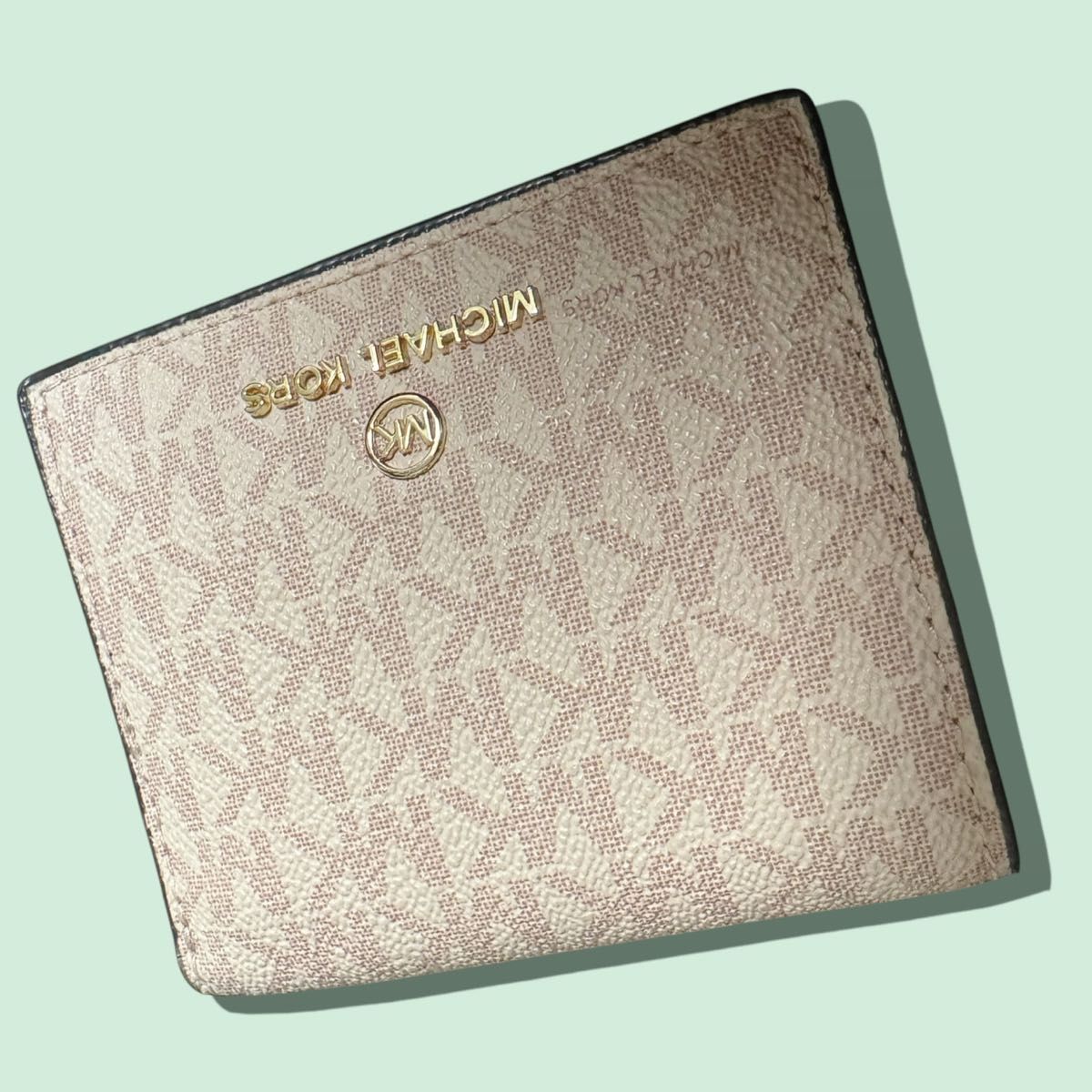 美品 MICHAEL KORS 二つ折り財布 ピンクベージュ 財布 美品 MICHAEL KORS 二つ折り財布 ピンクベージュ 財布