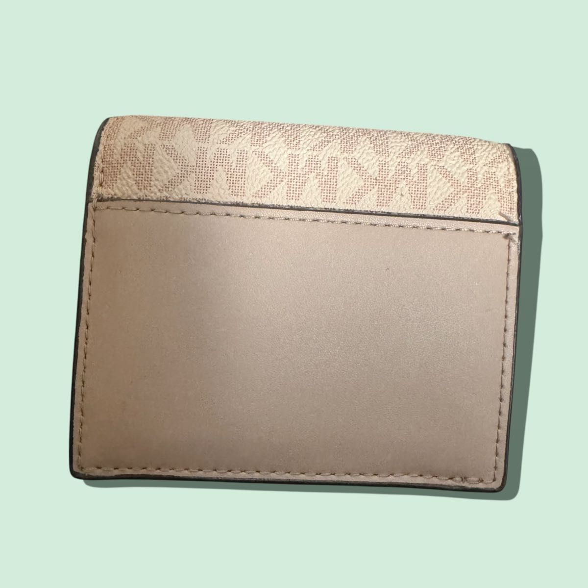 美品 MICHAEL KORS 二つ折り財布 ピンクベージュ 財布 美品 MICHAEL KORS 二つ折り財布 ピンクベージュ 財布