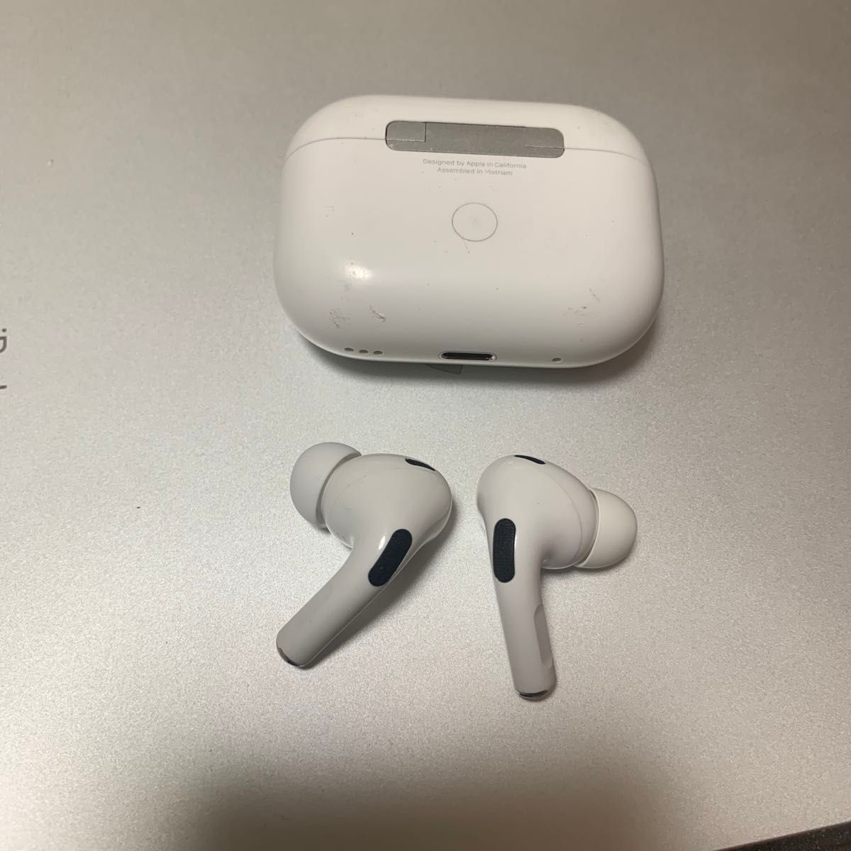 Apple Airpods Pro 第2世代 lightning ワイヤレスイヤホン Apple Airpods Pro 第2世代 lightning ワイヤレスイヤホン