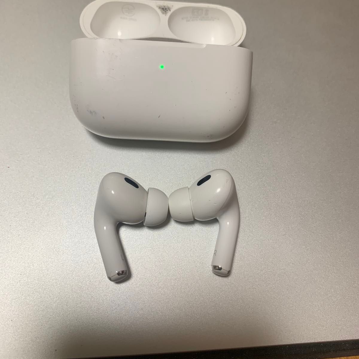 Apple Airpods Pro 第2世代 lightning ワイヤレスイヤホン Apple Airpods Pro 第2世代 lightning ワイヤレスイヤホン