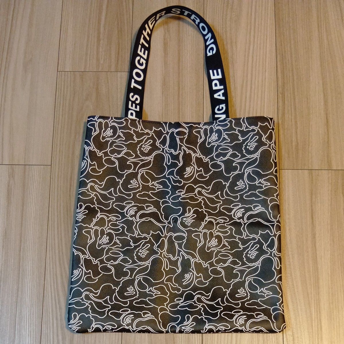 A Bathing Ape (ア ベイシング エイプ) / ABC Neon Camo柄レザー A Bathing Ape (ア ベイシング エイプ) / ABC Neon Camo柄レザー