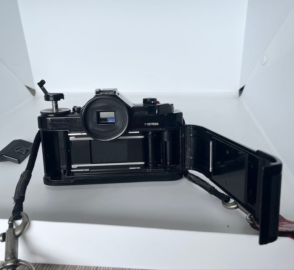 希少・動作品】Canon A-1 フィルムカメラ + レンズ3本セット 希少・動作品】Canon A-1 フィルムカメラ + レンズ3本セット
