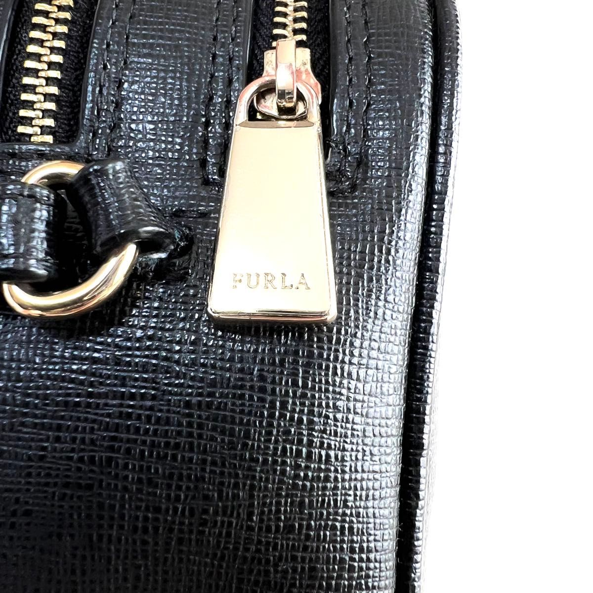 極美品】FURLA フルラ ショルダーバッグ カメラバッグ レザー 極美品】FURLA フルラ ショルダーバッグ カメラバッグ レザー