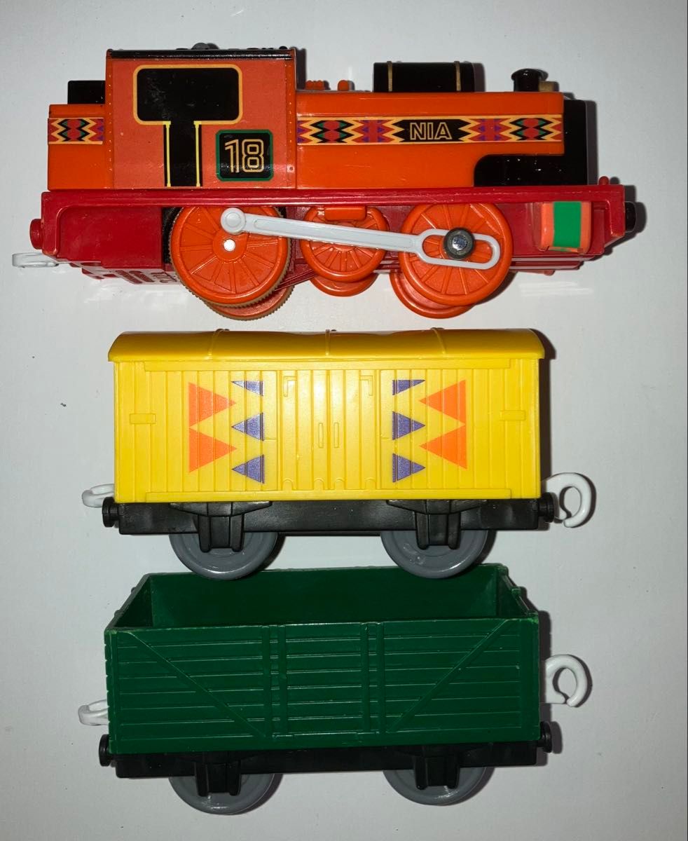 プラレール トーマス関連 アシマ 貨車の3両とニア 貨車の3両 プラレール トーマス関連 アシマ 貨車の3両とニア 貨車の3両
