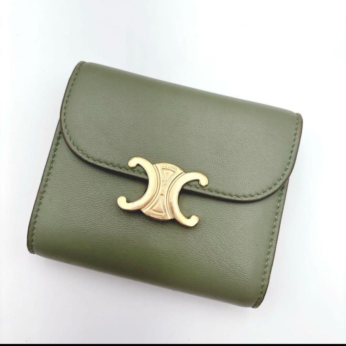 美品】 セリーヌ トリオンフ 三つ折り財布 グリーン CELINE 美品】 セリーヌ トリオンフ 三つ折り財布 グリーン CELINE