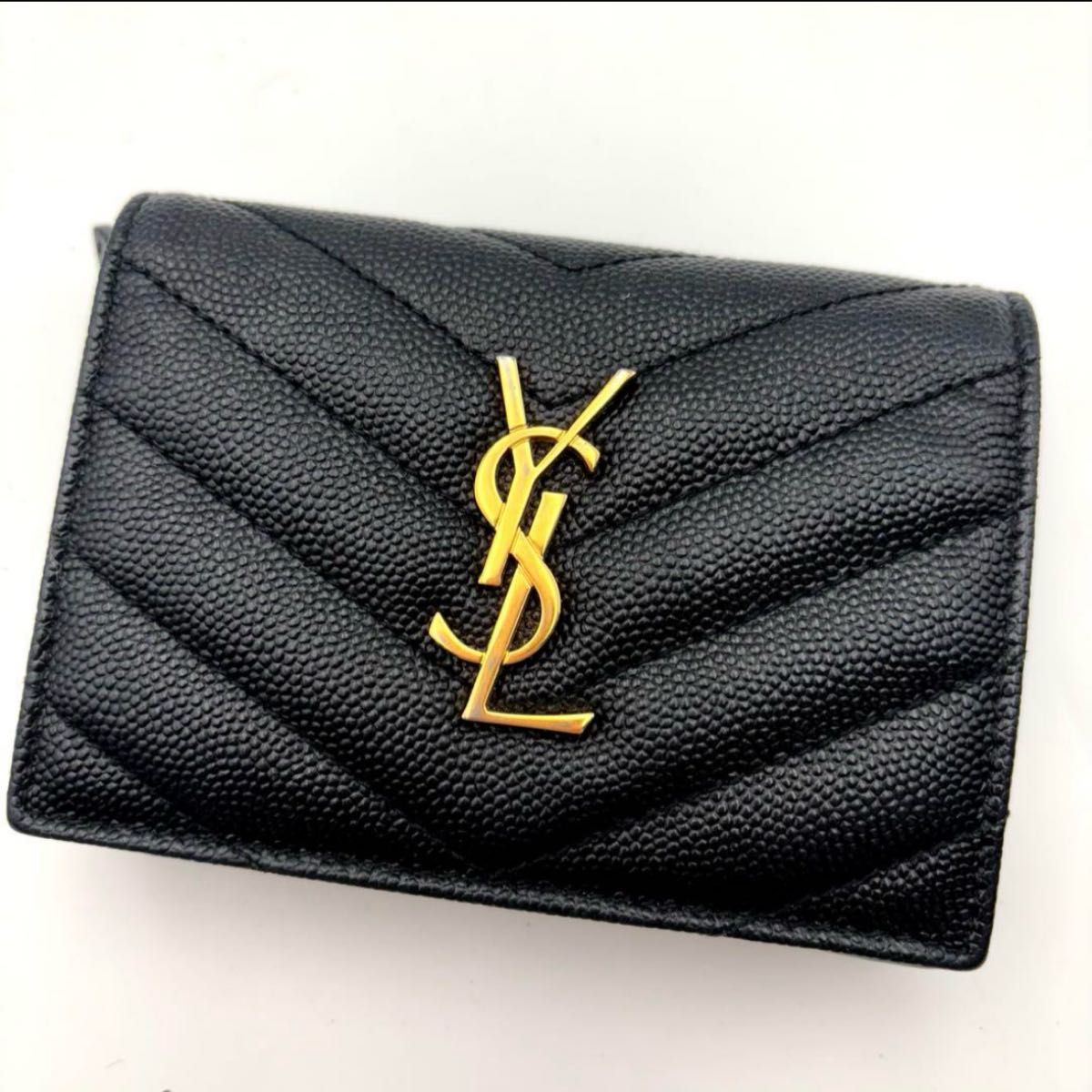 鑑定済み 極美品 サンローラン 二つ折り財布 キャビアスキン V 鑑定済み 極美品 サンローラン 二つ折り財布 キャビアスキン V