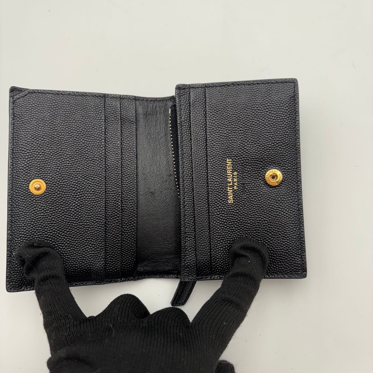 鑑定済み 極美品 サンローラン 二つ折り財布 キャビアスキン V 鑑定済み 極美品 サンローラン 二つ折り財布 キャビアスキン V
