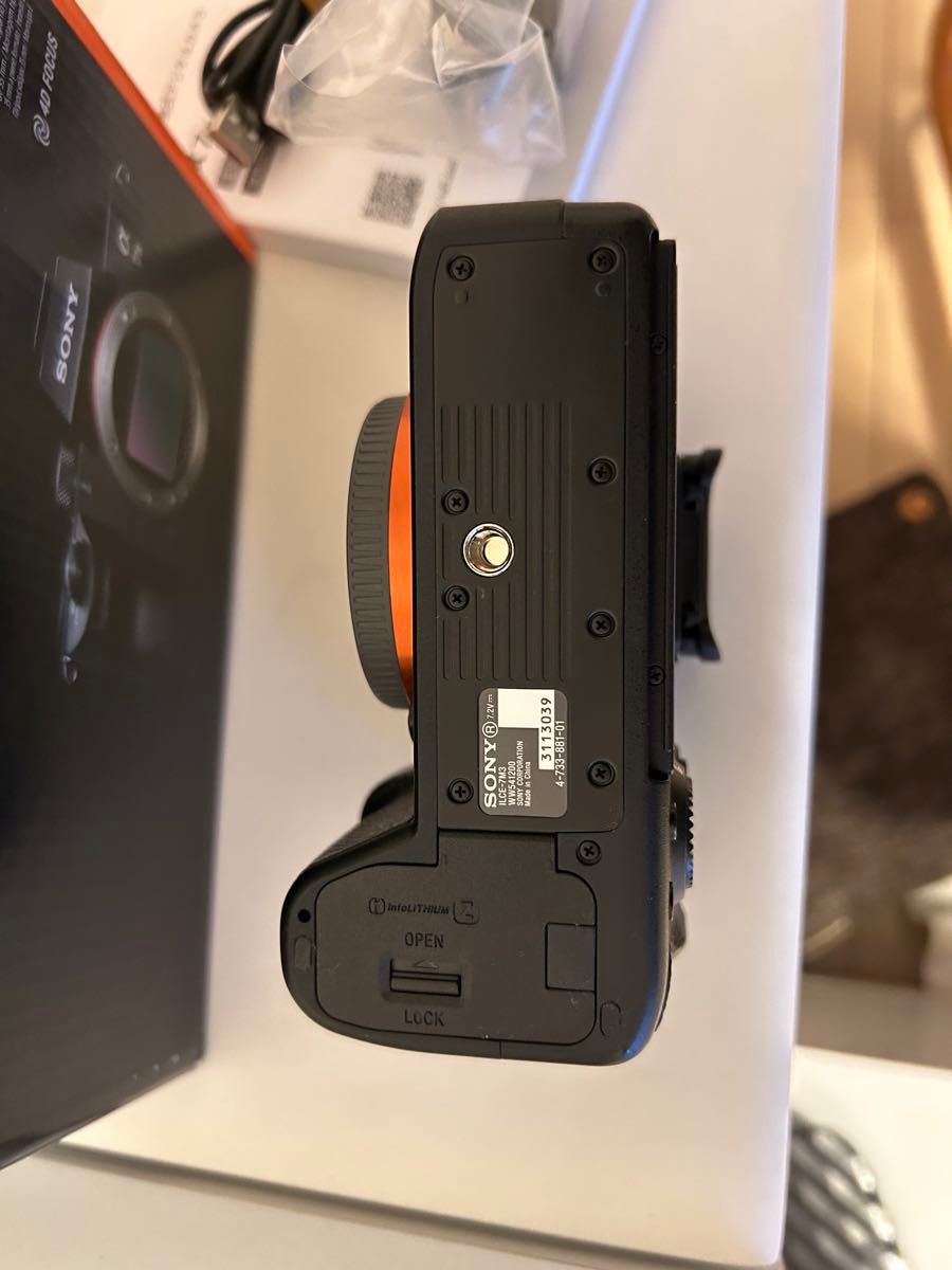 美品 ソニー α7iii ILCE-7M3 シャッター数13000枚以下 状態良 美品 ソニー α7iii ILCE-7M3 シャッター数13000枚以下 状態良