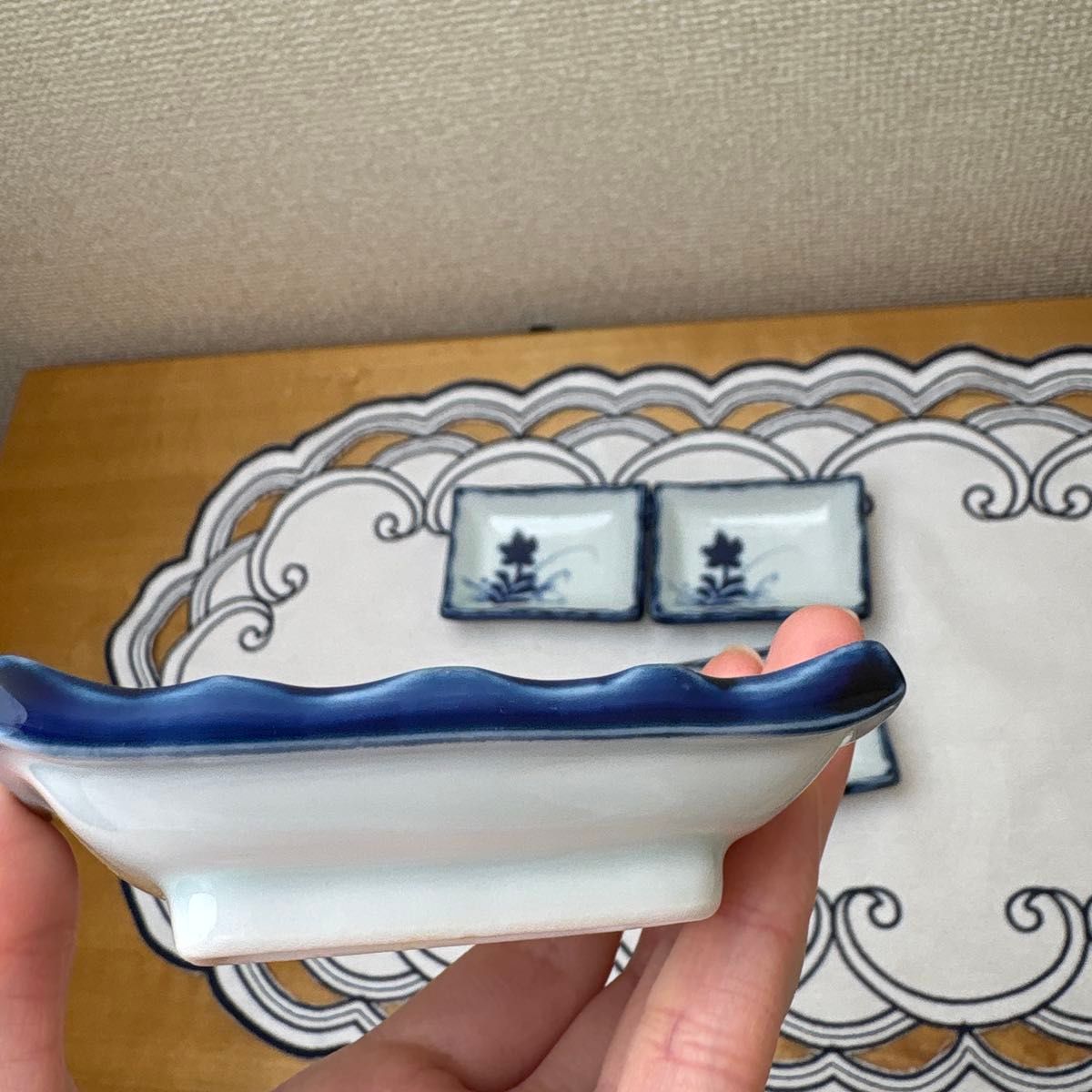 昭和レトロ】藍色の醤油皿 4客セット 角皿 和食器 染付 銘々皿 昭和レトロ】藍色の醤油皿 4客セット 角皿 和食器 染付 銘々皿