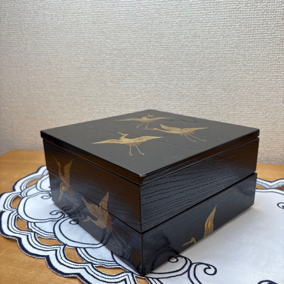 希少・昭和レトロ】木製 漆塗り二段重箱 鶴の金彩デザイン 木製 希少・昭和レトロ】木製 漆塗り二段重箱 鶴の金彩デザイン 木製