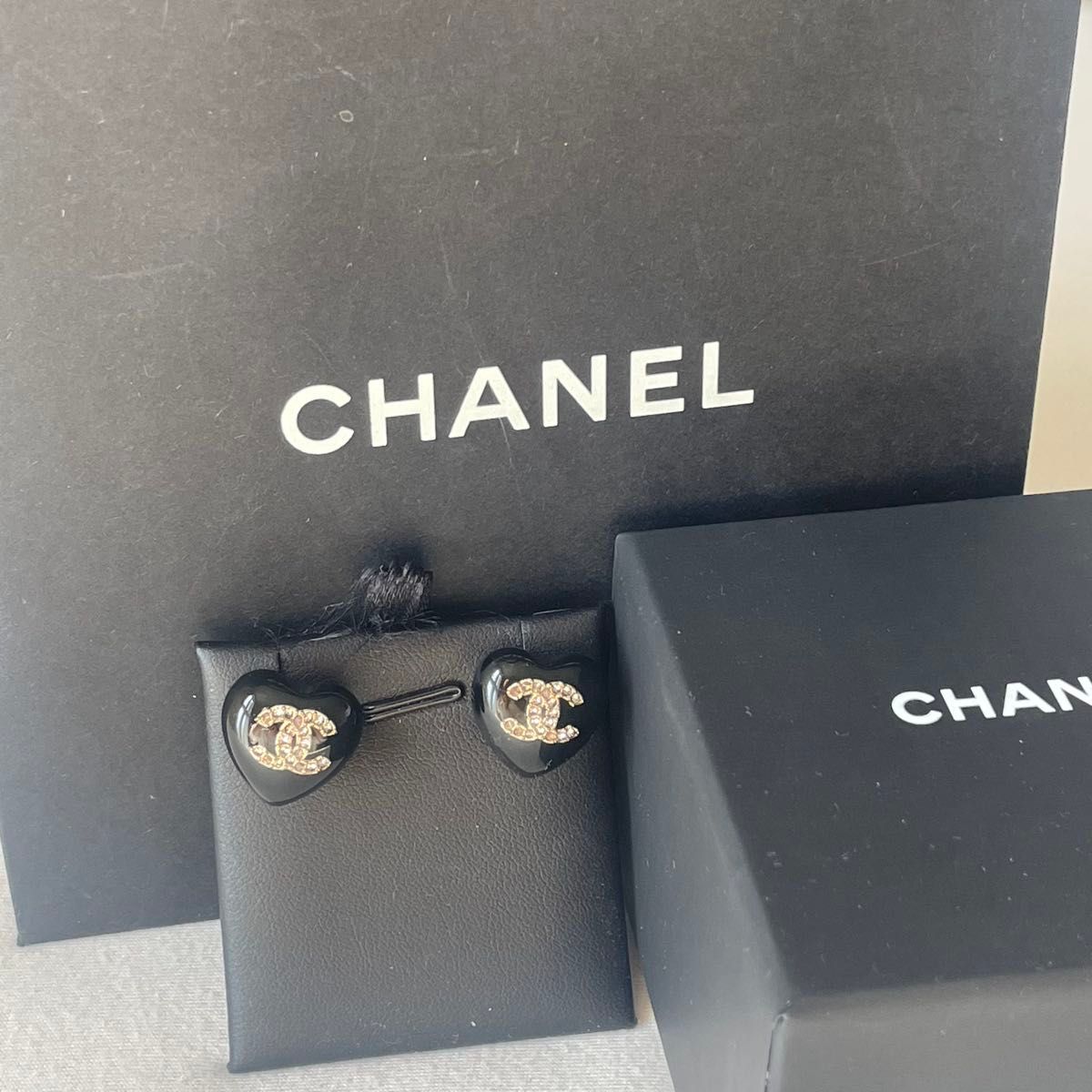 CHANEL シャネル ピアス ハート ココマーク ラインストーン 黒 CHANEL シャネル ピアス ハート ココマーク ラインストーン 黒