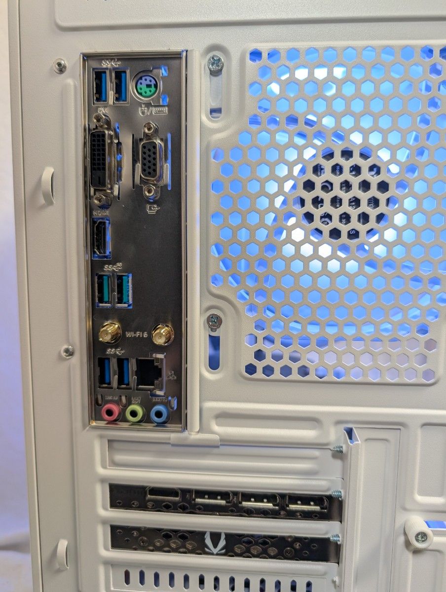 ほぼ新品 Ryzen7 5700x RTX4060Ti 32GB 1TB wifi Bluetooth ほぼ新品 Ryzen7 5700x RTX4060Ti 32GB 1TB wifi Bluetooth
