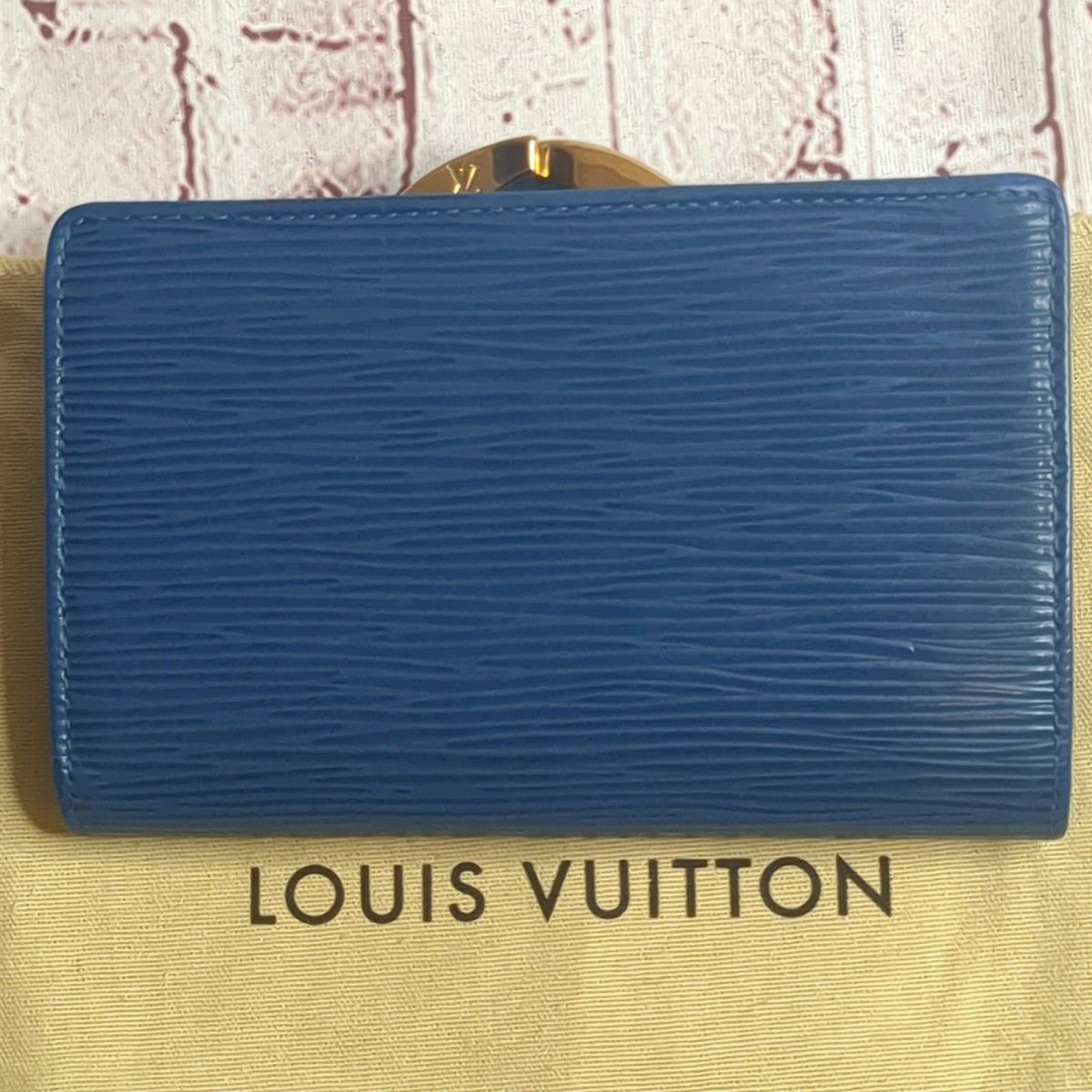 超極美品】LOUIS VUITTON ルイヴィトン 二つ折財布 エピ ポルト 超極美品】LOUIS VUITTON ルイヴィトン 二つ折財布 エピ ポルト