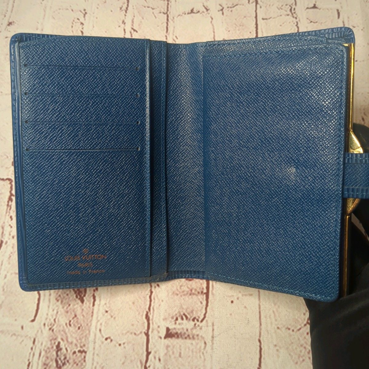 超極美品】LOUIS VUITTON ルイヴィトン 二つ折財布 エピ ポルト 超極美品】LOUIS VUITTON ルイヴィトン 二つ折財布 エピ ポルト