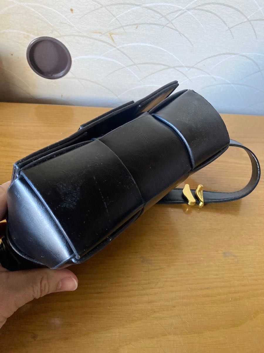黒 レザー 編み込みショルダーバッグ ボッテガカセット好きの方 黒 レザー 編み込みショルダーバッグ ボッテガカセット好きの方