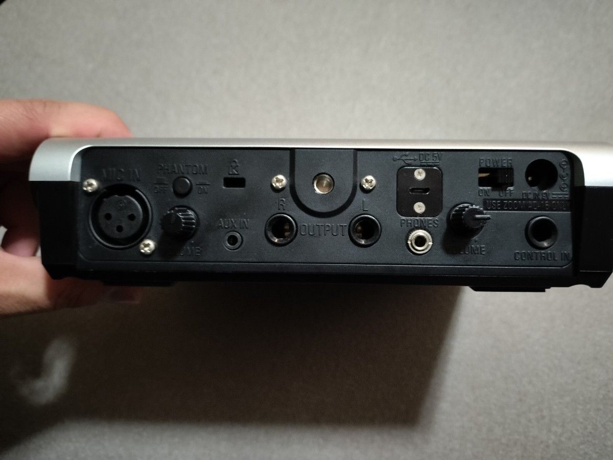 ZOOM V3 ボーカルエフェクター ズーム ボイスチェンジャー ZOOM V3 ボーカルエフェクター ズーム ボイスチェンジャー