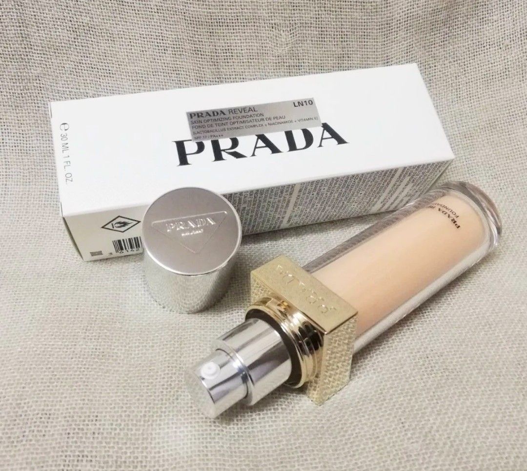 新品未使用) PRADA プラダ リヴィールスキンファンデーション 新品未使用) PRADA プラダ リヴィールスキンファンデーション