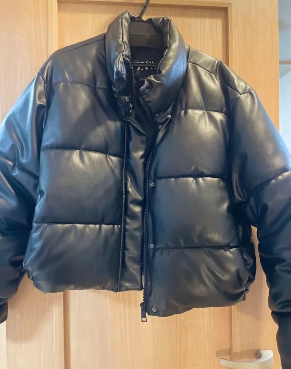 ZARA レザーダウン ジャケット ブラック ショート丈 Lサイズ ZARA レザーダウン ジャケット ブラック ショート丈 Lサイズ