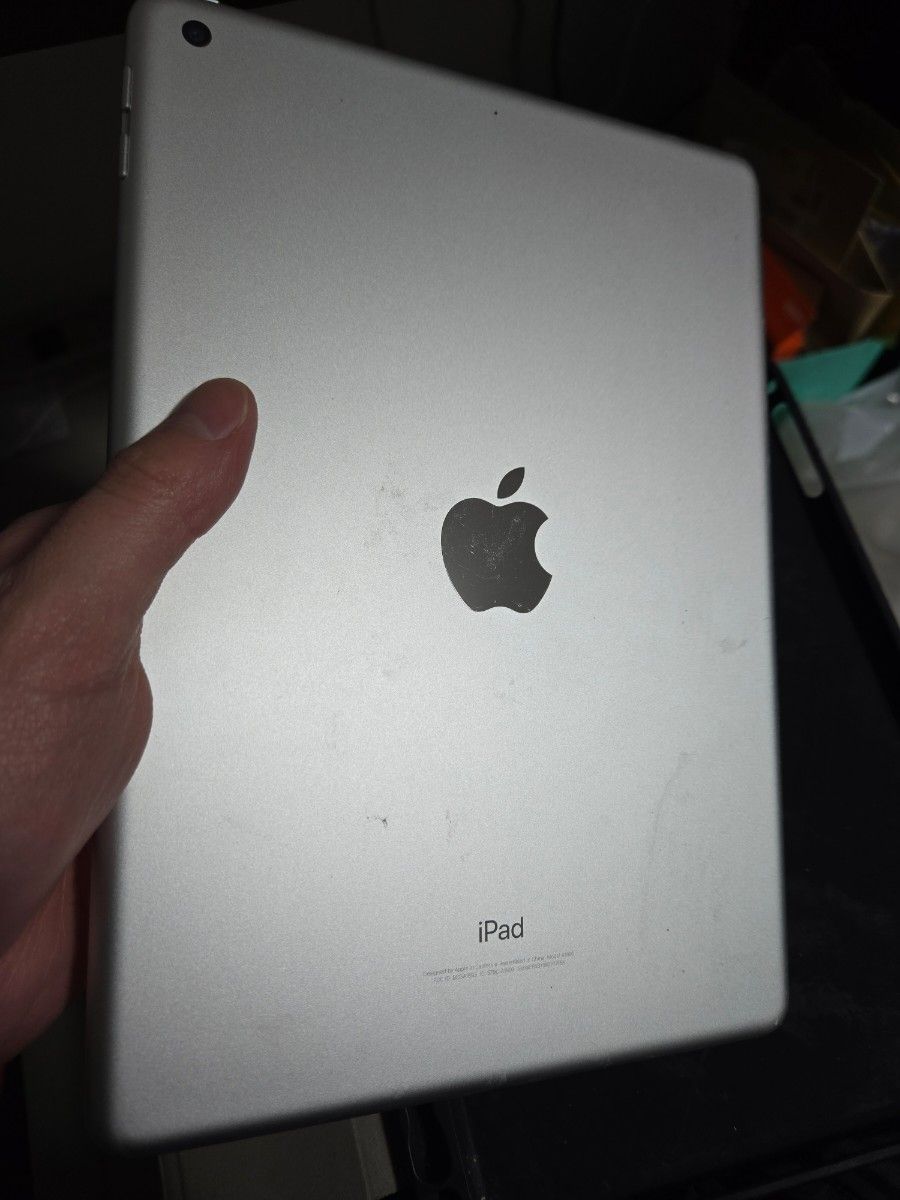 iPad(無印6世代) シルバー 本体 箱&ケース付き Wi-Fi アップル iPad(無印6世代) シルバー 本体 箱&ケース付き Wi-Fi アップル