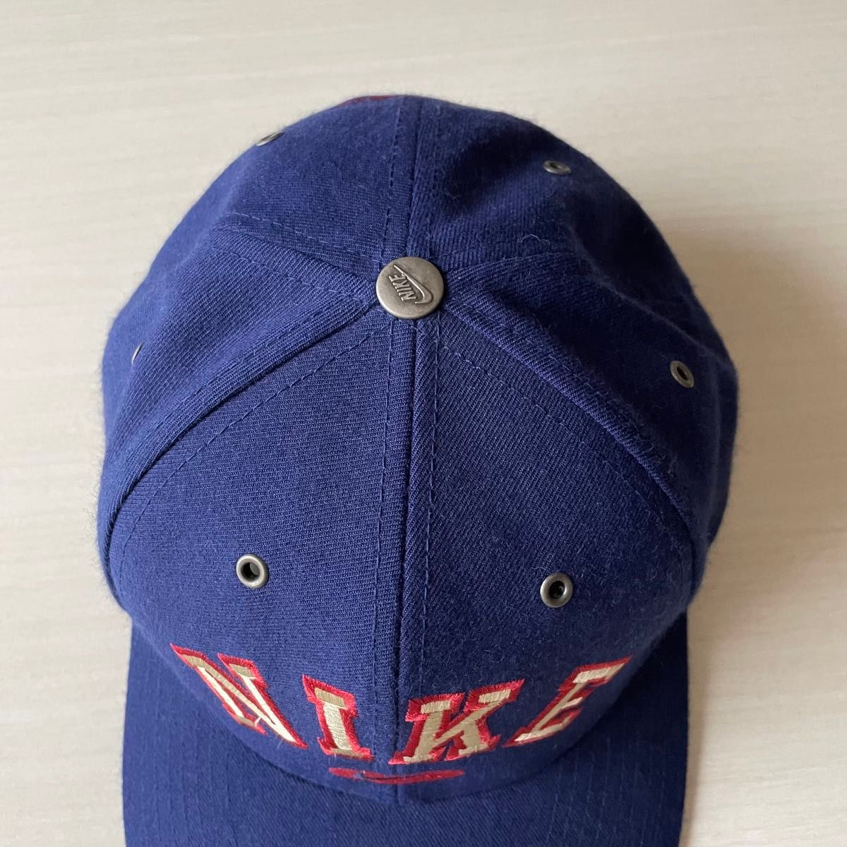 90s NIKE ナイキ カレッジロゴ 刺繍 キャップ ネイビー銀タグ 90s NIKE ナイキ カレッジロゴ 刺繍 キャップ ネイビー銀タグ