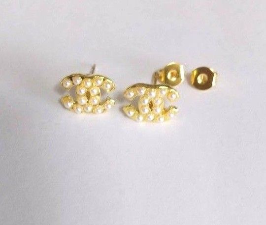 ヴィンテージボタン シャネル ミニパールピアス|Yahoo!フリマ ヴィンテージボタン シャネル ミニパールピアス|Yahoo!フリマ