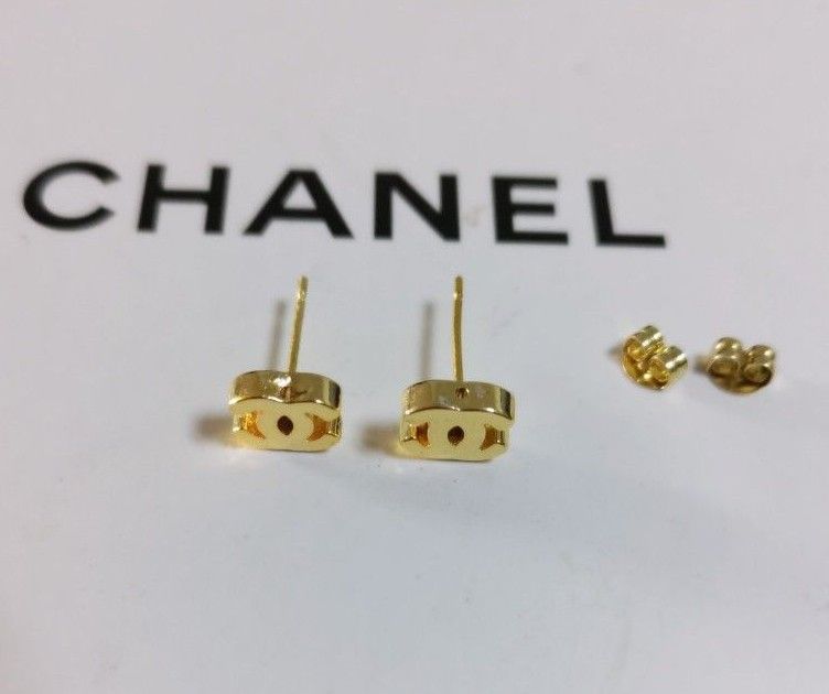 ヴィンテージボタン シャネル ゴールド ミニピアス|Yahoo ヴィンテージボタン シャネル ゴールド ミニピアス|Yahoo
