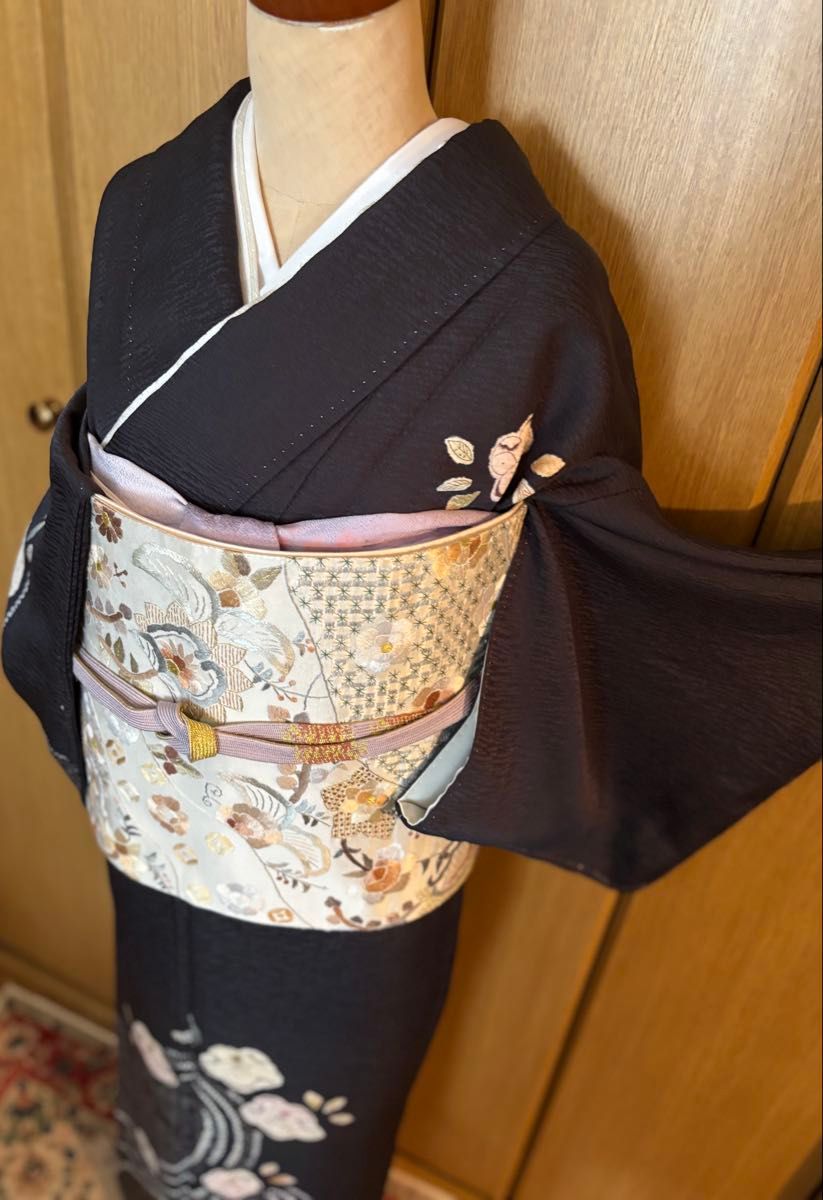 正絹 炭黒の辻ヶ花調付下げ訪問着 フラットな絞り柄です 裄丈 正絹 炭黒の辻ヶ花調付下げ訪問着 フラットな絞り柄です 裄丈