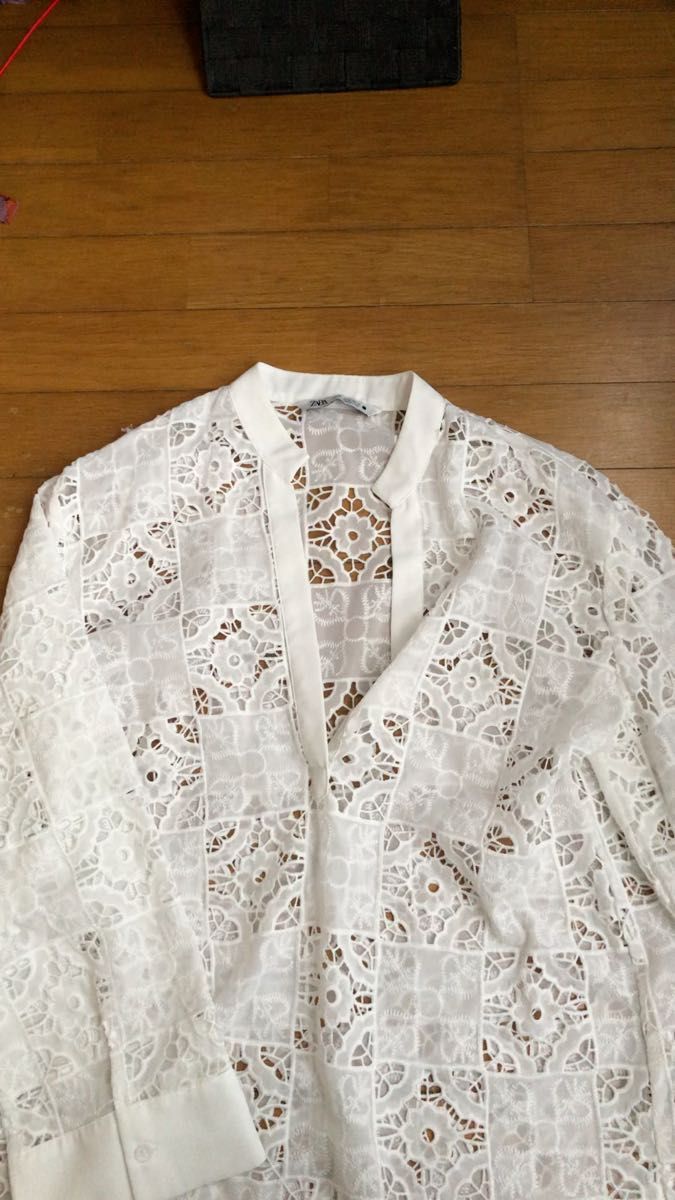 ZARA カットワーク刺繍入りブラウス