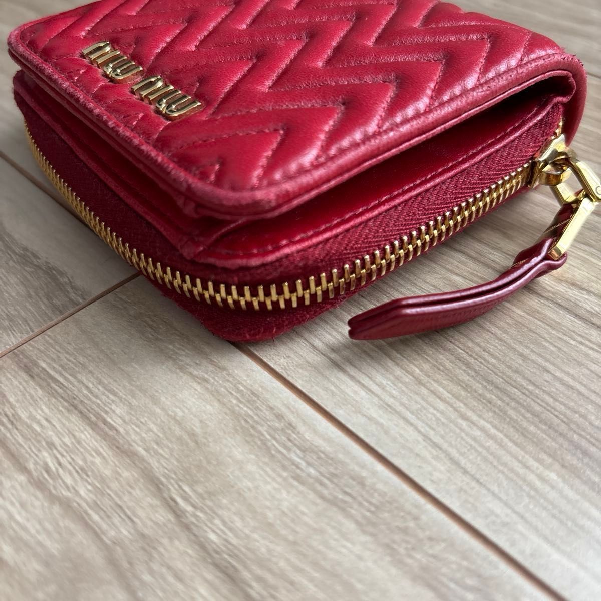 MIUMIU ミュウミュウ マテラッセ 二つ折り財布 ラウンド MIUMIU ミュウミュウ マテラッセ 二つ折り財布 ラウンド
