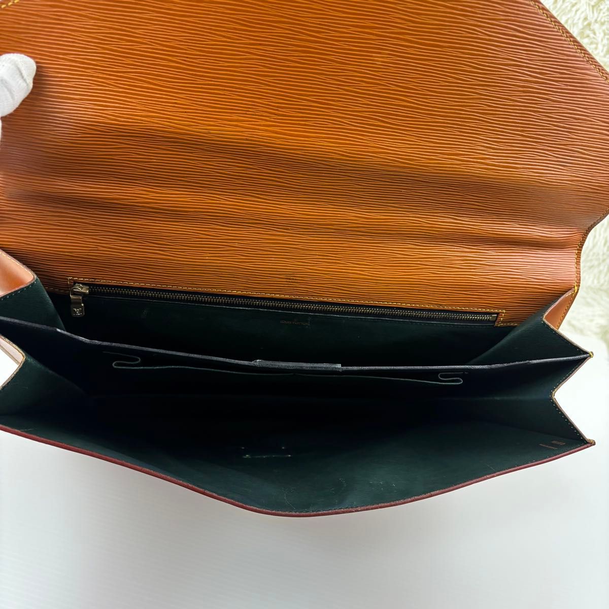正規品 LOUIS VUITTON ルイヴィトン M54418 エピ セルヴィエット 正規品 LOUIS VUITTON ルイヴィトン M54418 エピ セルヴィエット