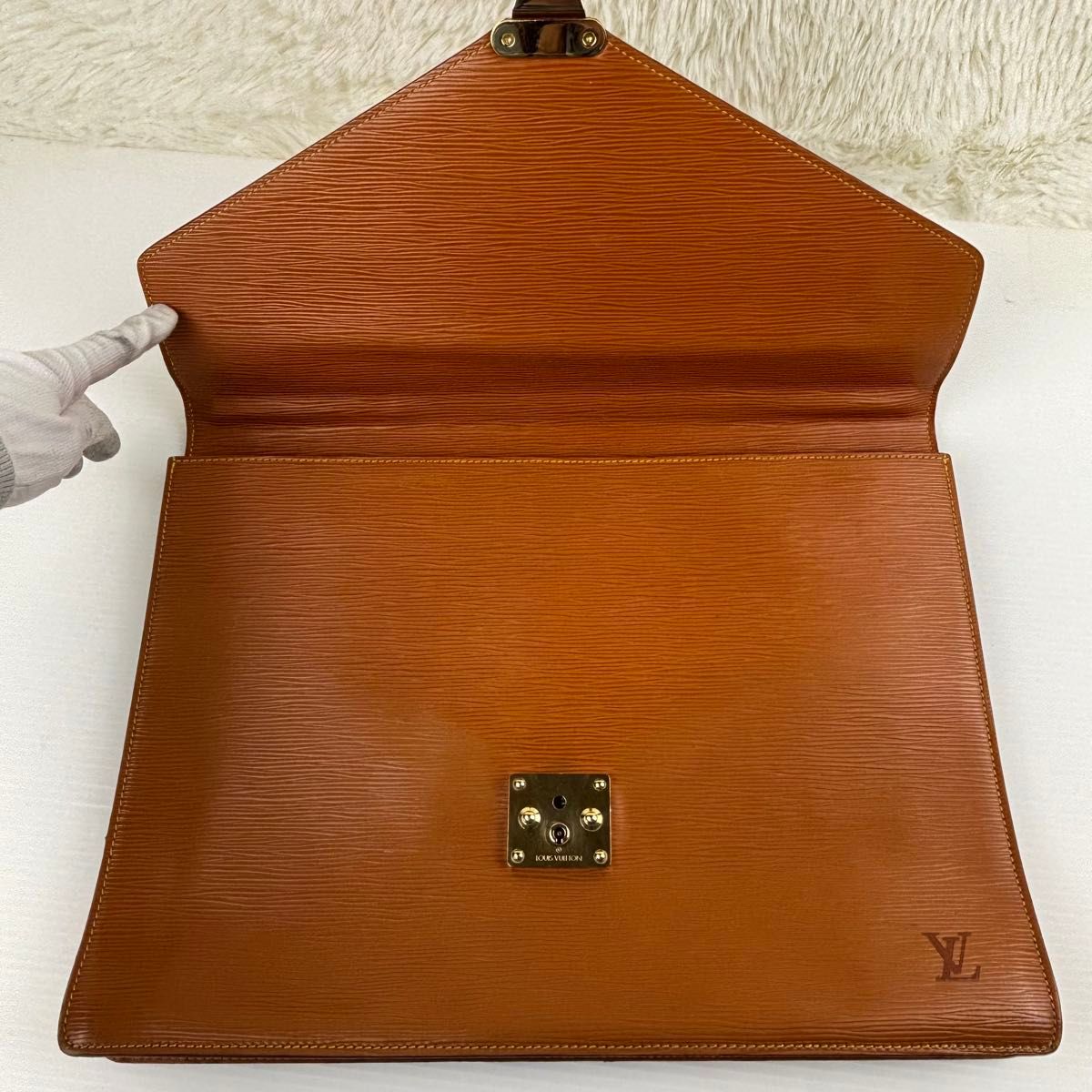 正規品 LOUIS VUITTON ルイヴィトン M54418 エピ セルヴィエット 正規品 LOUIS VUITTON ルイヴィトン M54418 エピ セルヴィエット