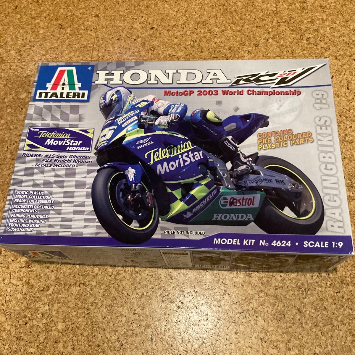 イタレリ 1/9スケール オートバイ プラモデル ホンダ RC211V '03 イタレリ 1/9スケール オートバイ プラモデル ホンダ RC211V '03