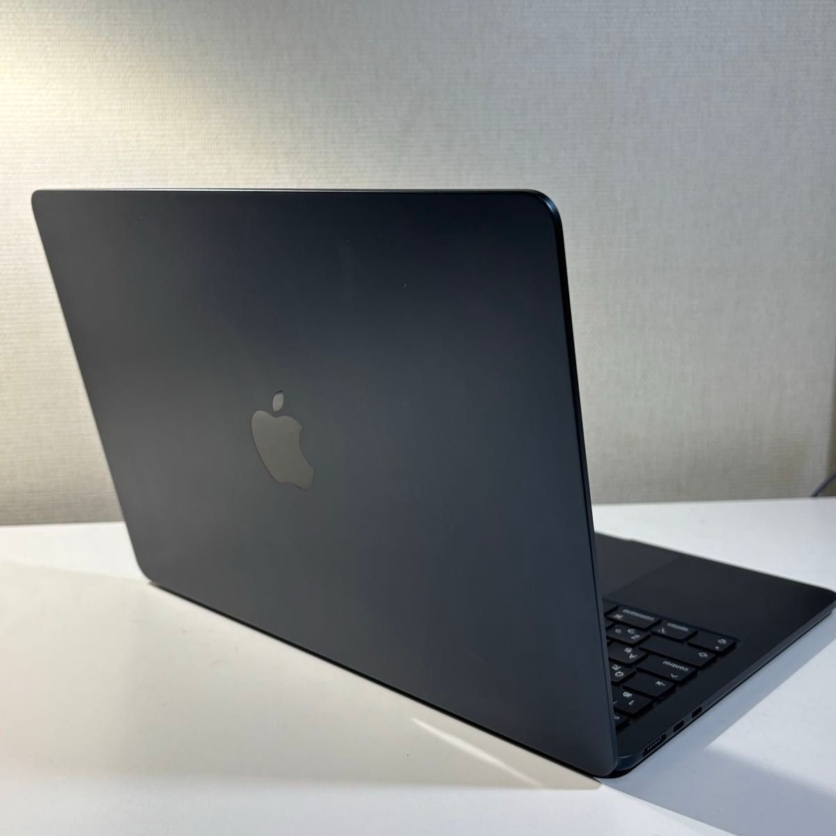 Apple MacBook Air 13インチ ミッドナイトM3チップ搭載モデル Apple MacBook Air 13インチ ミッドナイトM3チップ搭載モデル