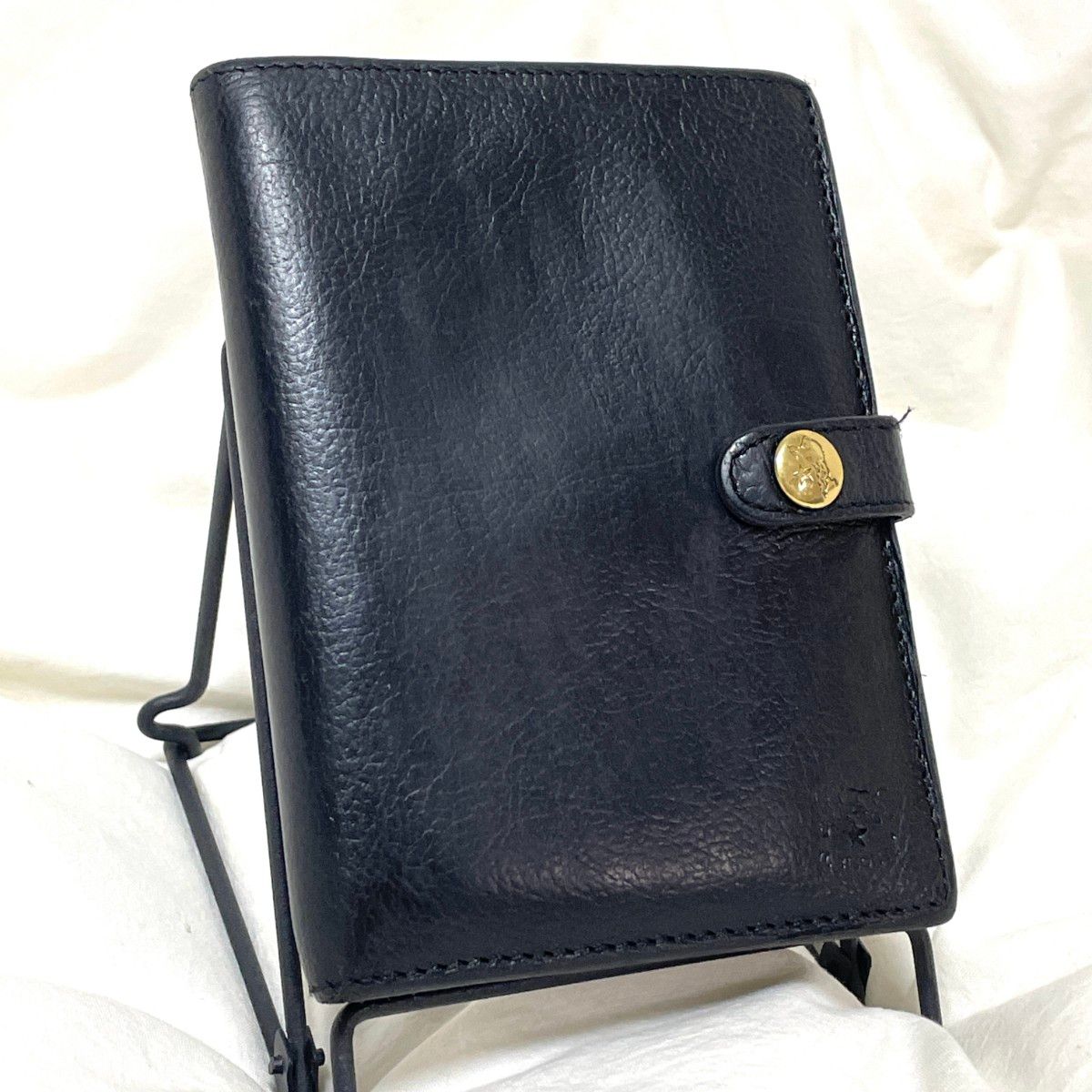 極美品【IL BISONTE】二つ折り財布 本革/シボ革 黒 極美品【IL BISONTE】二つ折り財布 本革/シボ革 黒