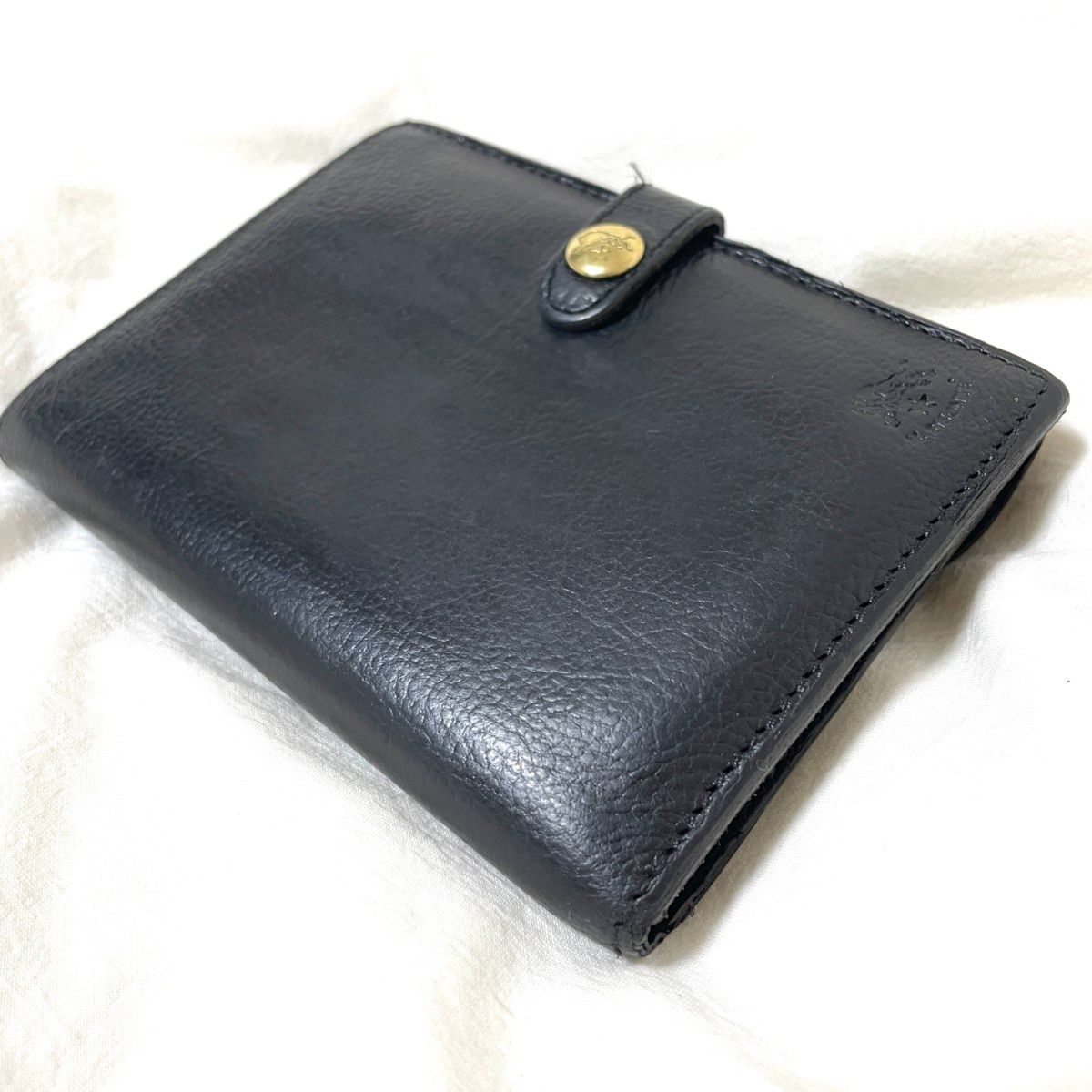 極美品【IL BISONTE】二つ折り財布 本革/シボ革 黒 極美品【IL BISONTE】二つ折り財布 本革/シボ革 黒