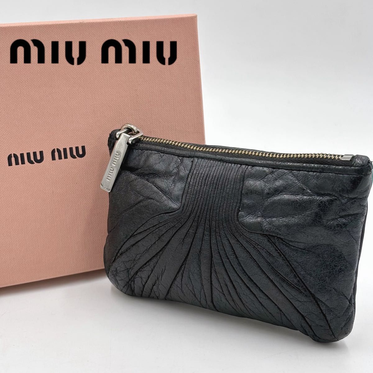 美品 miumiu ミュウミュウ レザーポーチ マルチケース 小物入れ 美品 miumiu ミュウミュウ レザーポーチ マルチケース 小物入れ