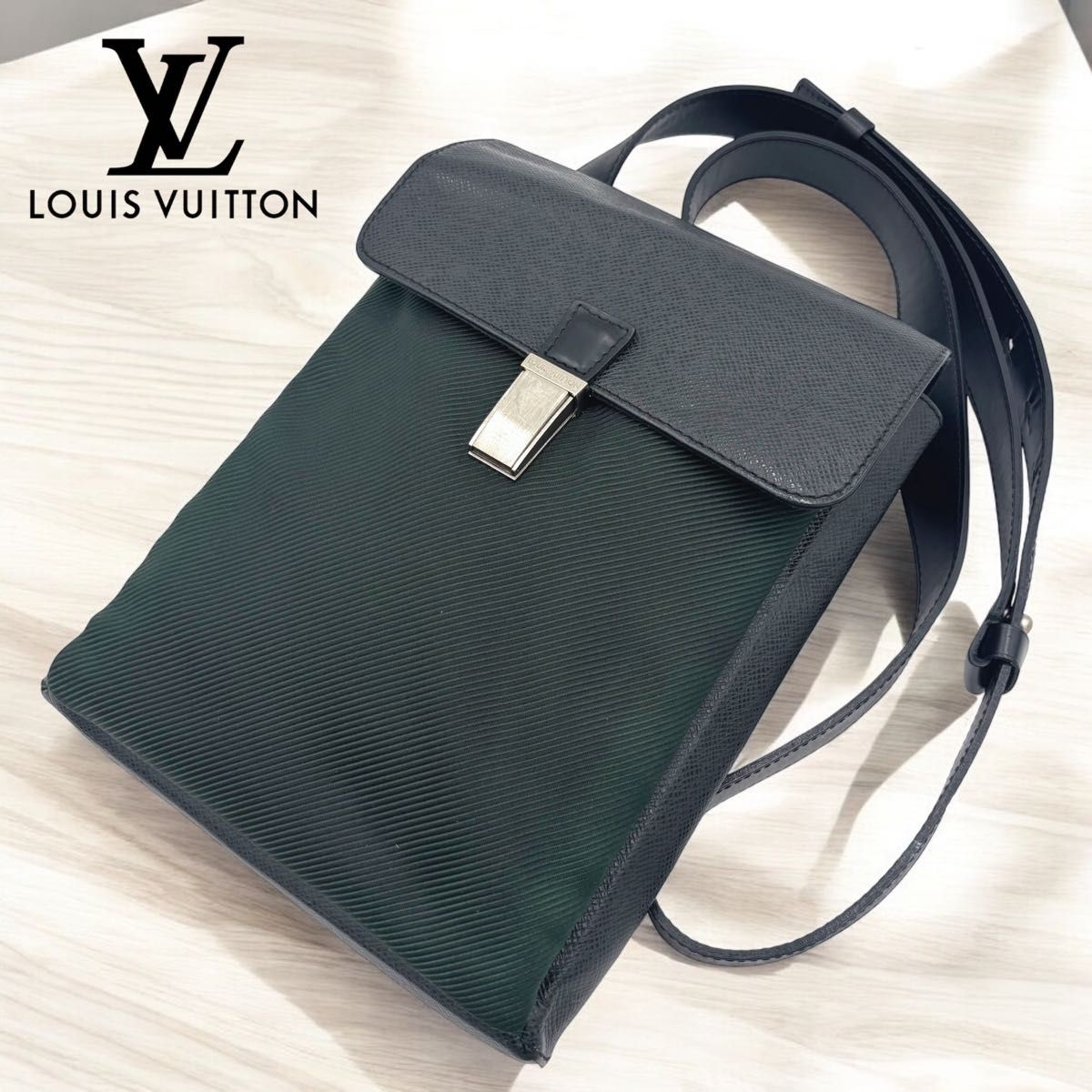 LOUIS VUITTON ルイヴィトンM30892 タイガ サラトヴPM LOUIS VUITTON ルイヴィトンM30892 タイガ サラトヴPM